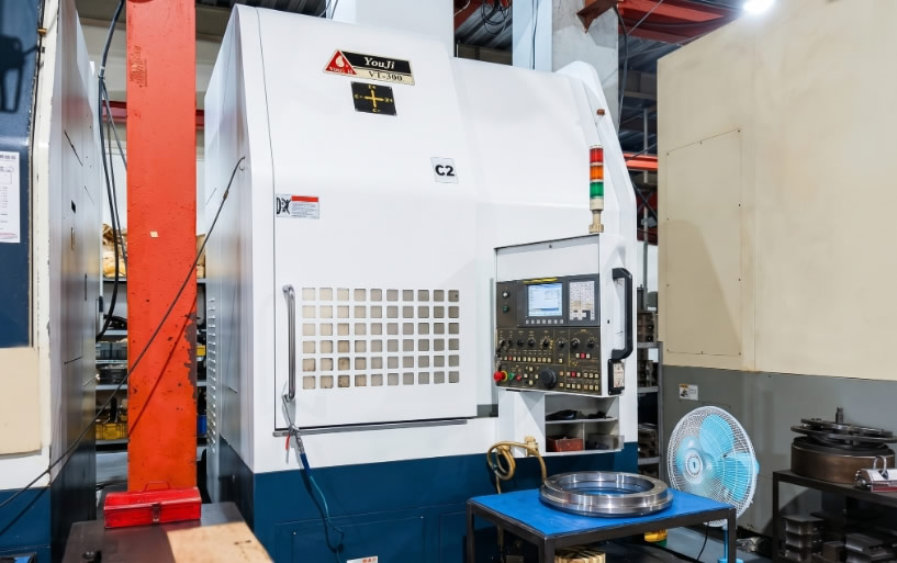 CNC 立式車床機台，適用大直徑重型工件