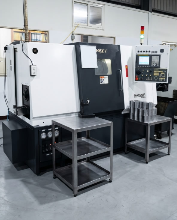 CNC 臥式車床機台，晶禹南投草屯廠內