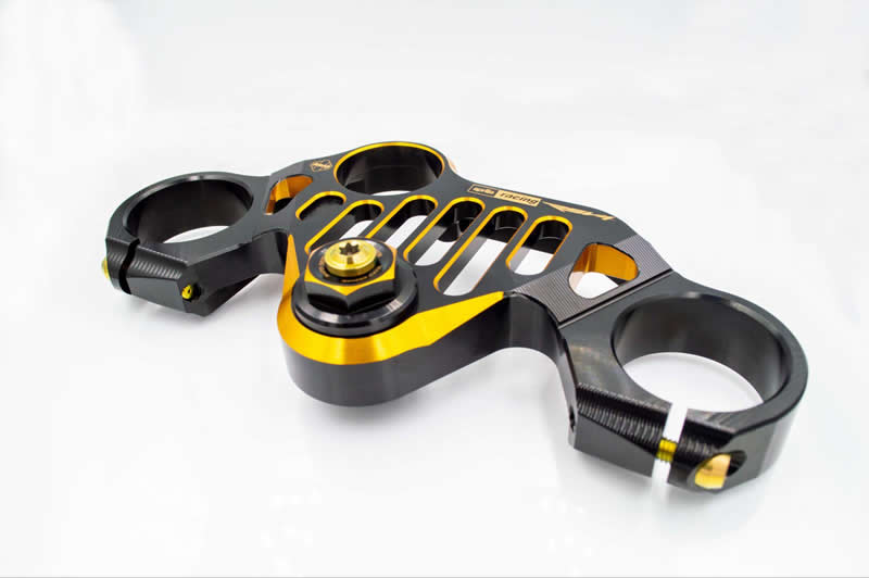 晶禹 CNC 加工重機三角台成品，黑金配色