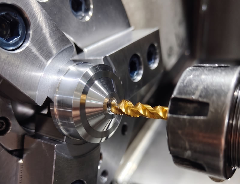 CNC 攻牙加工：精準內螺紋加工，確保零件組裝牢固耐用，支援公制、